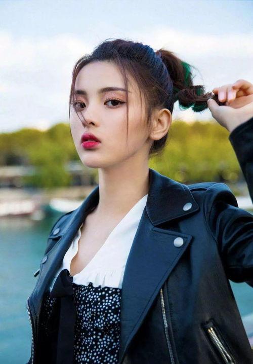 娱乐吃瓜酱男大学生,揭秘娱乐吃瓜酱男大学生的校园生活